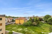 Apartament spațios de vânzare în zonă selectă -Strad... 