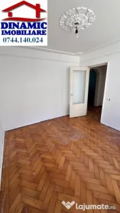 Apartament 3 camere, decomandat – Str. 1 Decembrie, Dărmănești 
