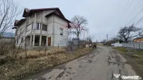 Casă / Vilă cu 12 camere, teren intravilan de 2869mp î...
