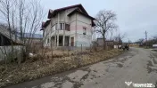 Casă / Vilă cu 12 camere, teren intravilan de 2869mp î...