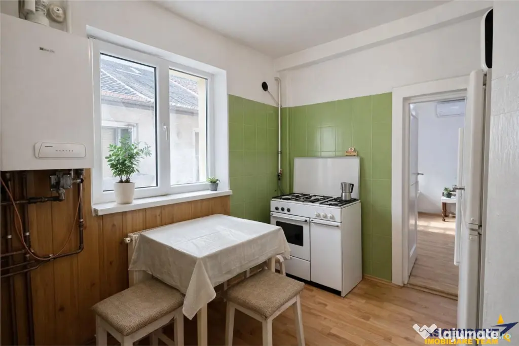 FILM Tur 3D!Casa cu 4 camere si curte, Central, Targu Mures.