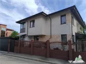 Casa deosebita P 1 cu 4 camere, foisor in curte si garaj, in 