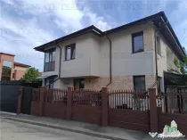 Casa deosebita P 1 cu 4 camere, foisor in curte si garaj, in