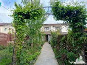 Casa deosebita P 1 cu 4 camere, foisor in curte si garaj, in 