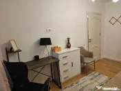 De vanzare apartament 3 camere mobilat, etaj 2, zonă lin... 