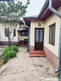 Casă parter + anexă, teren 290 mp, utilități complete – Str. Tărcaului