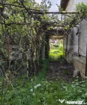 Casă spațioasă de vânzare — Calea Moldovei, zonă rezi 