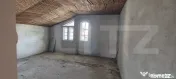 Casă spațioasă de vânzare — Calea Moldovei, zonă rezi 