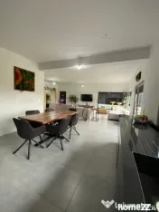 Casă modernă pe parter, 120 mp utili, teren 9 arii – com 