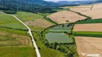 Proprietate spectaculoasă de 31.500 mp, cu iazuri și case locuibile