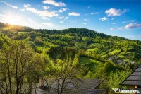 Un colt de liniste la poalele Tampei, Schei - Casuta singur 