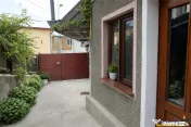 Un colt de liniste la poalele Tampei, Schei - Casuta singur 