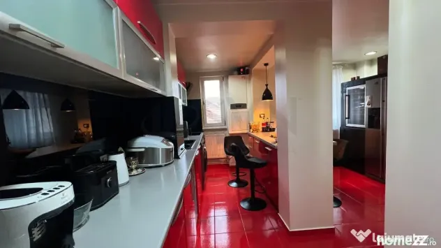Apartament 3 camere si Spatii de Birou I Curte l Garajl P...