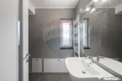 De închiriat casă full renovată în 2023, 5 camere, pe... 