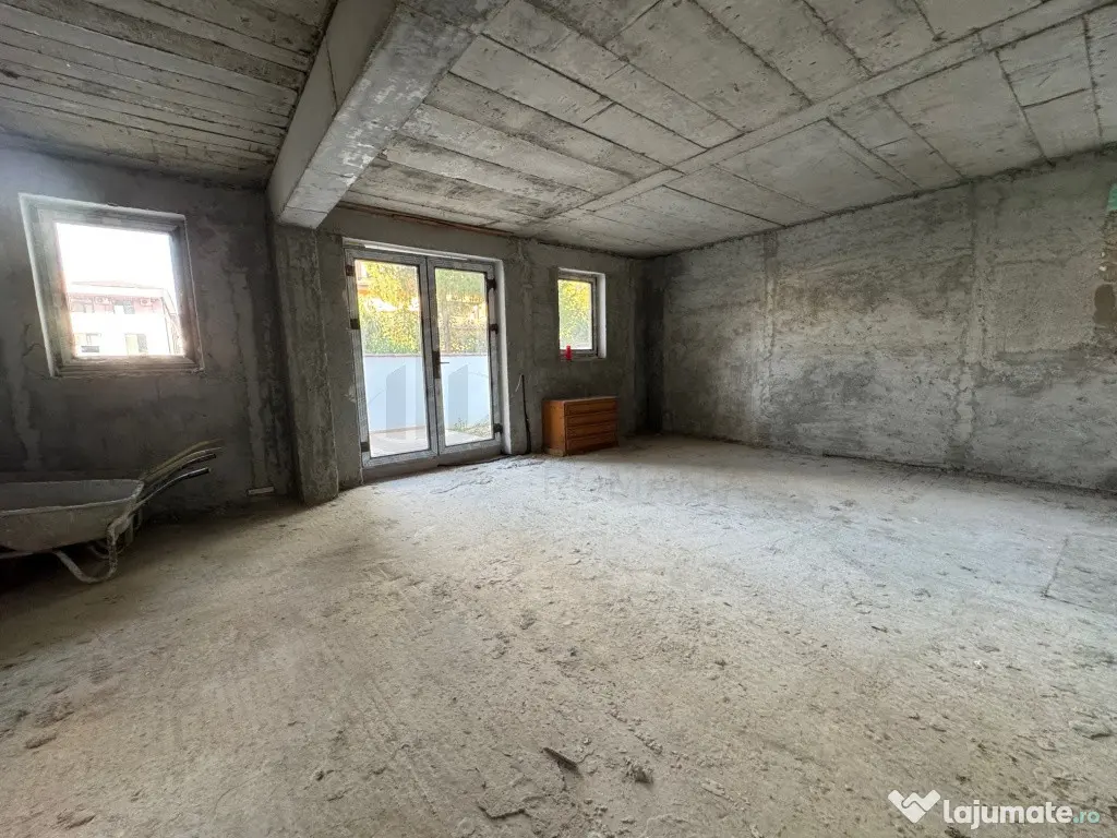 Vila noua cu 3 apartamente TITAN