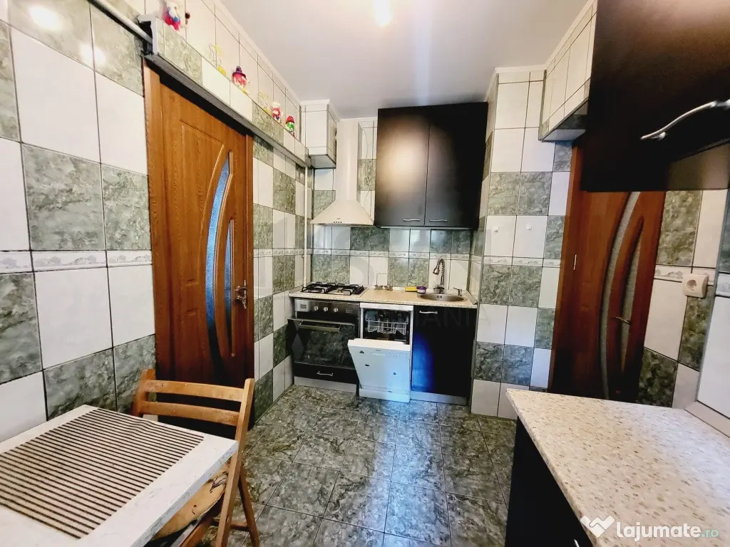 Apartament 3 camere - Calea Calarasilor - Parcare