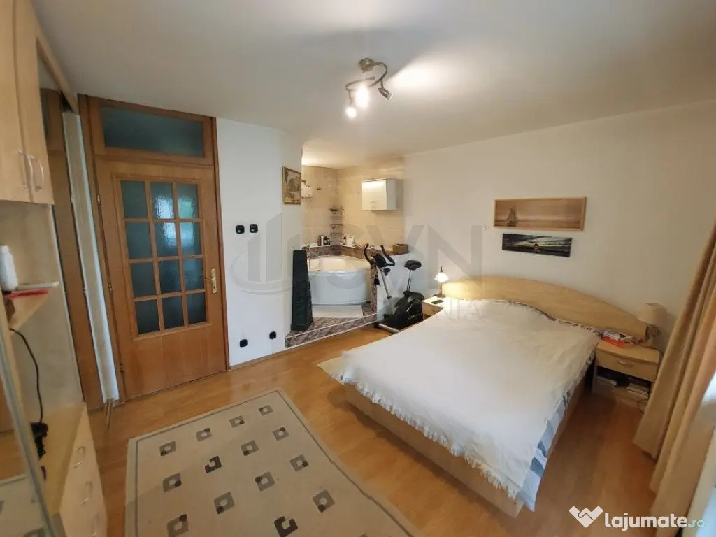 Apartament de 4 camere Piata Alba Iulia
