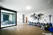 Apartament cu 3 camere 2 bai si terasa etaj 2 zona Calea Dum