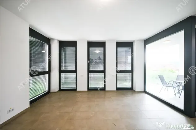 Apartament cu 3 camere 2 bai si terasa etaj 2 zona Calea Dum