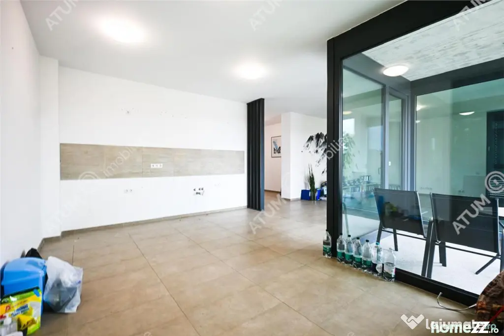 Apartament cu 3 camere 2 bai si terasa etaj 2 zona Calea Dum