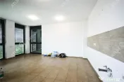 Apartament cu 3 camere 2 bai si terasa etaj 2 zona Calea Dum