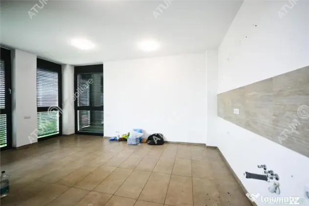 Apartament cu 3 camere 2 bai si terasa etaj 2 zona Calea Dum