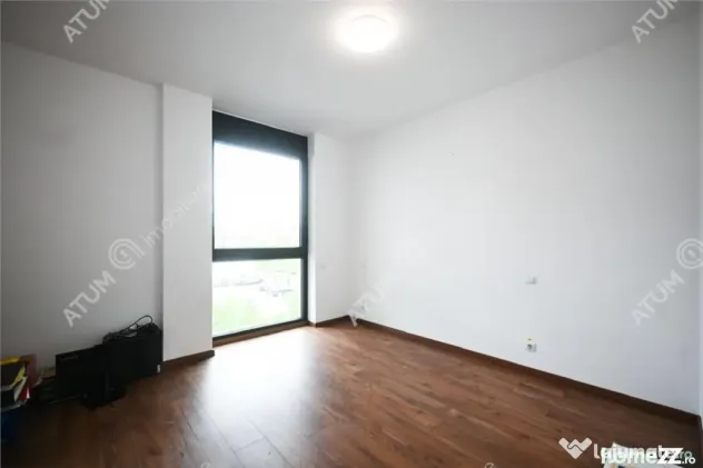 Apartament cu 3 camere 2 bai si terasa etaj 2 zona Calea Dum