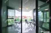Apartament cu 3 camere 2 bai si terasa etaj 2 zona Calea Dum