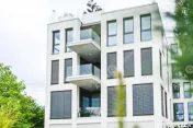 Apartament cu 3 camere 2 bai si terasa etaj 2 zona Calea Dum