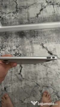 Vând Apple MacBook Air 11-inch Early 2015