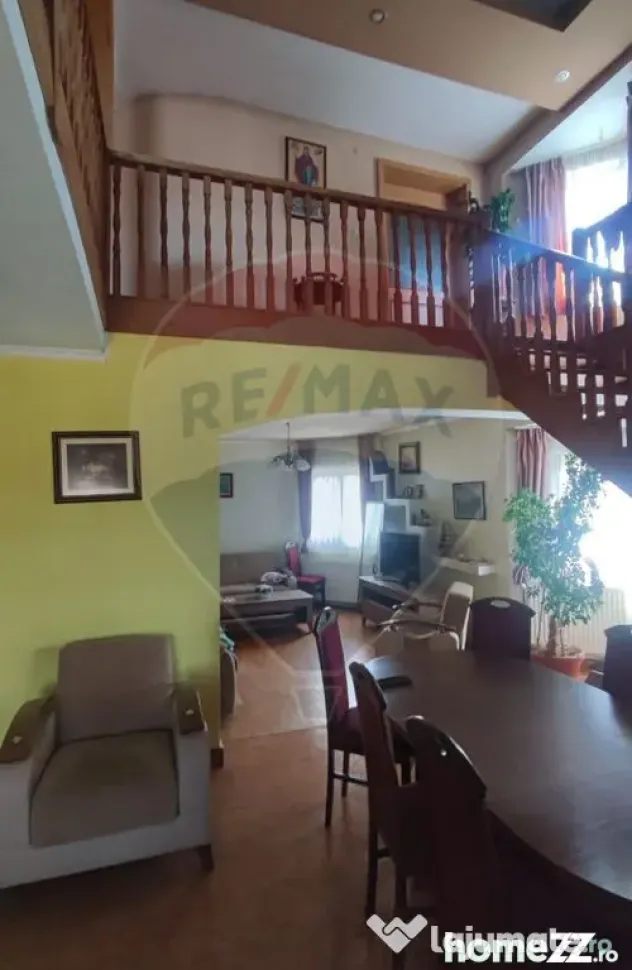 Casă cu 6 camere de vânzare, teren generos, Osorhei