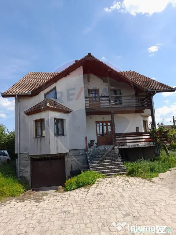 Casă cu 6 camere de vânzare, teren generos, Osorhei