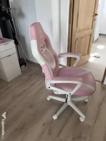 Scaun de gaming de vânzare, folosit 3 luni.