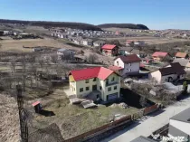 Casă individuală pe 1000 mp teren la preț de duplex: Str