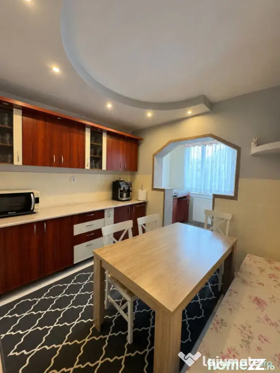 Apartament cu 3 camere decomandate, 64 mp utili, 2 băi, box