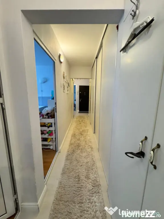 Apartament cu 3 camere decomandate, 64 mp utili, 2 băi, box