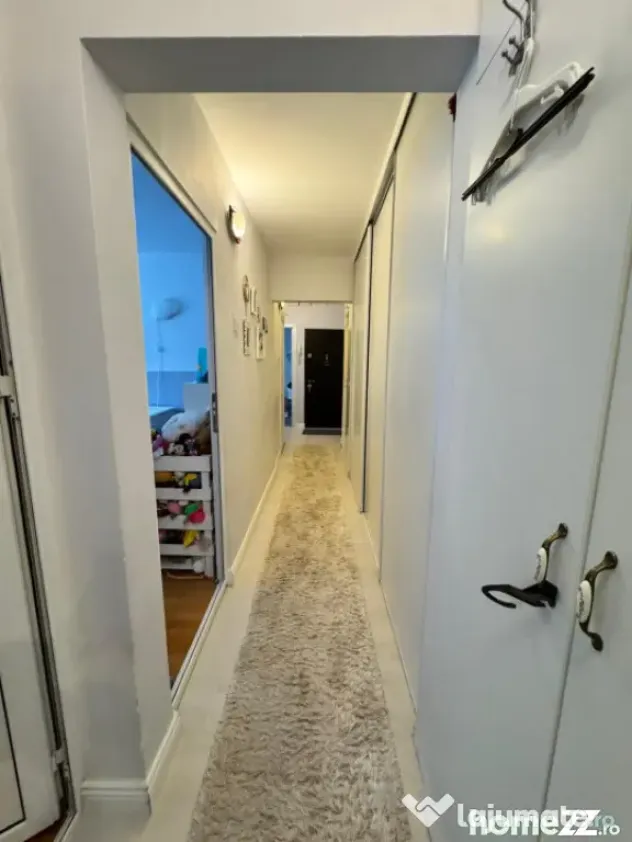Apartament cu 3 camere decomandate, 64 mp utili, 2 băi, box