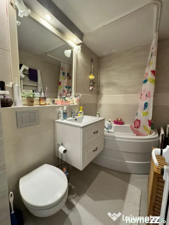 Apartament cu 3 camere decomandate, 64 mp utili, 2 băi, box