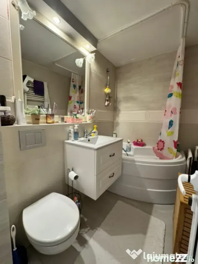 Apartament cu 3 camere decomandate, 64 mp utili, 2 băi, box
