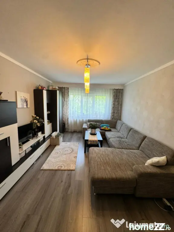 Apartament cu 3 camere decomandate, 64 mp utili, 2 băi, box