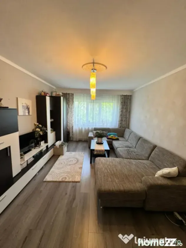 Apartament cu 3 camere decomandate, 64 mp utili, 2 băi, box