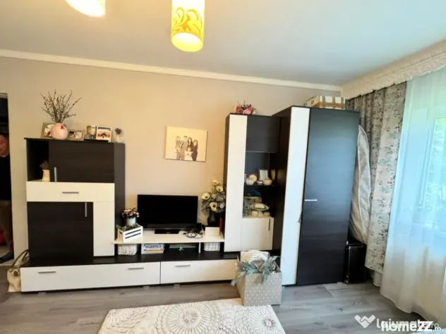 Apartament cu 3 camere decomandate, 64 mp utili, 2 băi, box