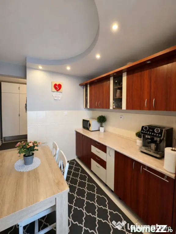 Apartament cu 3 camere decomandate, 64 mp utili, 2 băi, box