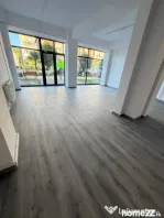 Spatiu comercial, 80 mp, zona centrala din Filiasi cu deschi