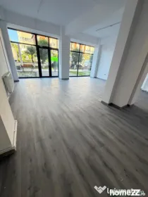 Spatiu comercial, 80 mp, zona centrala din Filiasi cu deschi