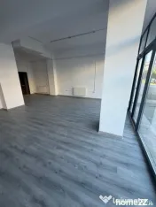 Spatiu comercial, 80 mp, zona centrala din Filiasi cu deschi 