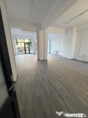 Spatiu comercial, 80 mp, zona centrala din Filiasi cu deschi 