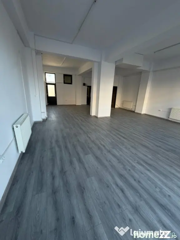 Spatiu comercial, 80 mp, zona centrala din Filiasi cu deschi