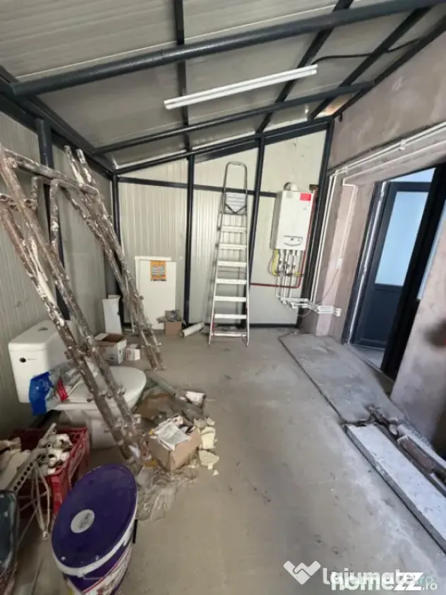 Spatiu comercial, 80 mp, zona centrala din Filiasi cu deschi