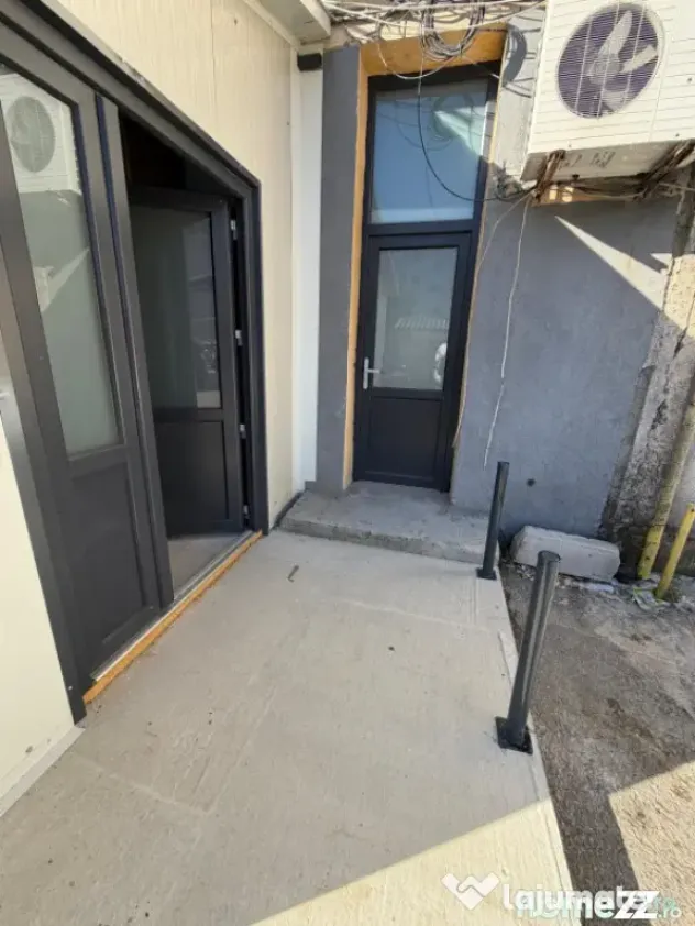 Spatiu comercial, 80 mp, zona centrala din Filiasi cu deschi
